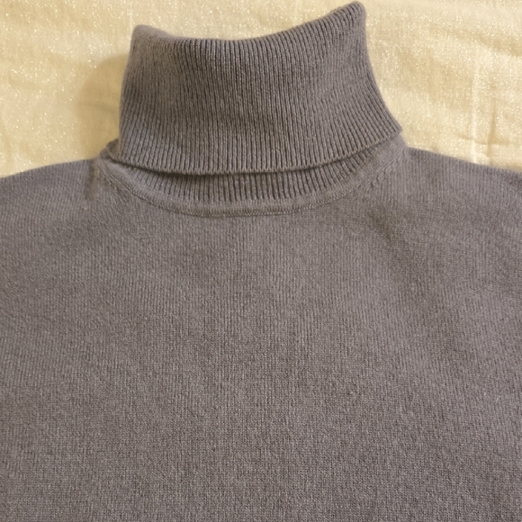 Cashmere Elegant Gray Turtleneck Sweater EUC - Picture 6 of 13